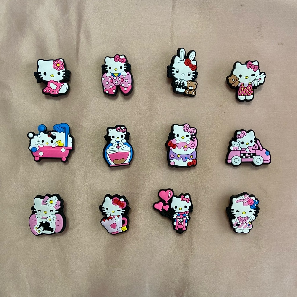 X12 CROCS Hello Kitty Charms 🎀